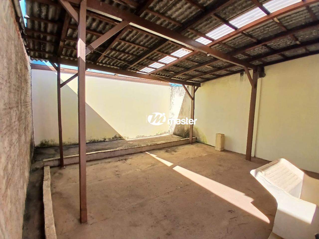 Casa à venda no Parque Mãe Preta: QUINTAL FUNDO