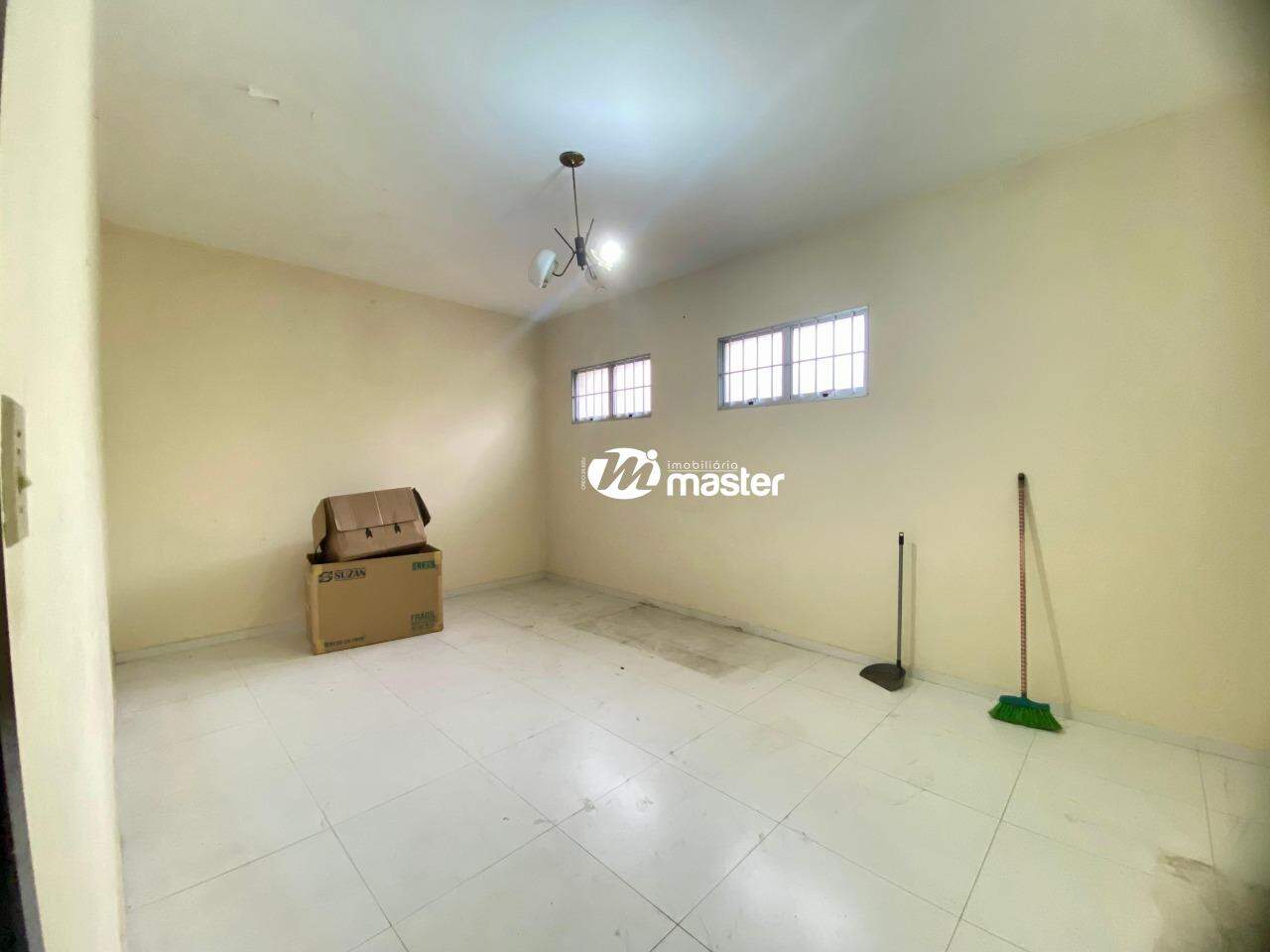 Casa à venda no Zona Central: Sala/ 1º dormitório