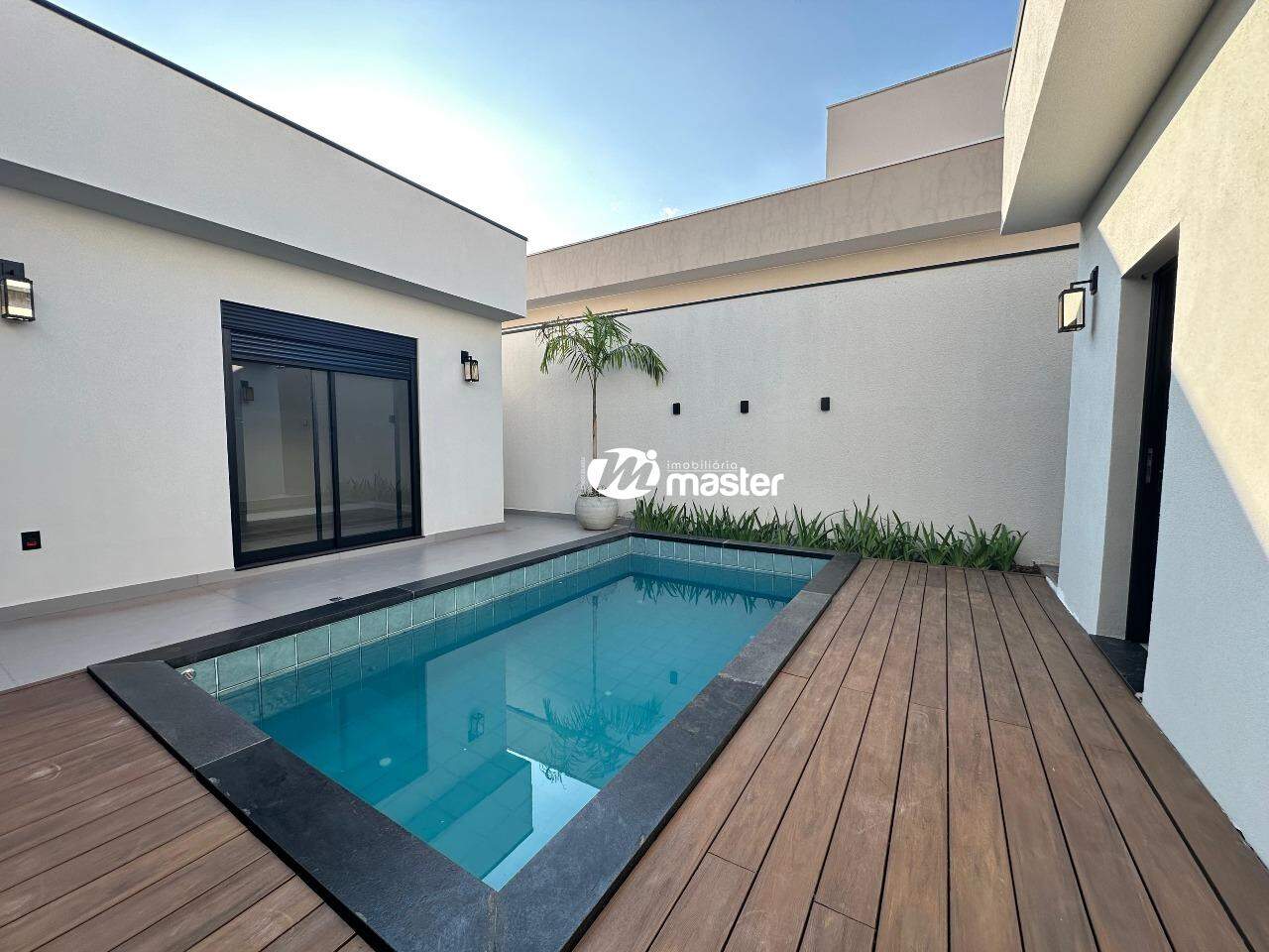 Casa em Condominio à venda no Jardim do Horto: Piscina