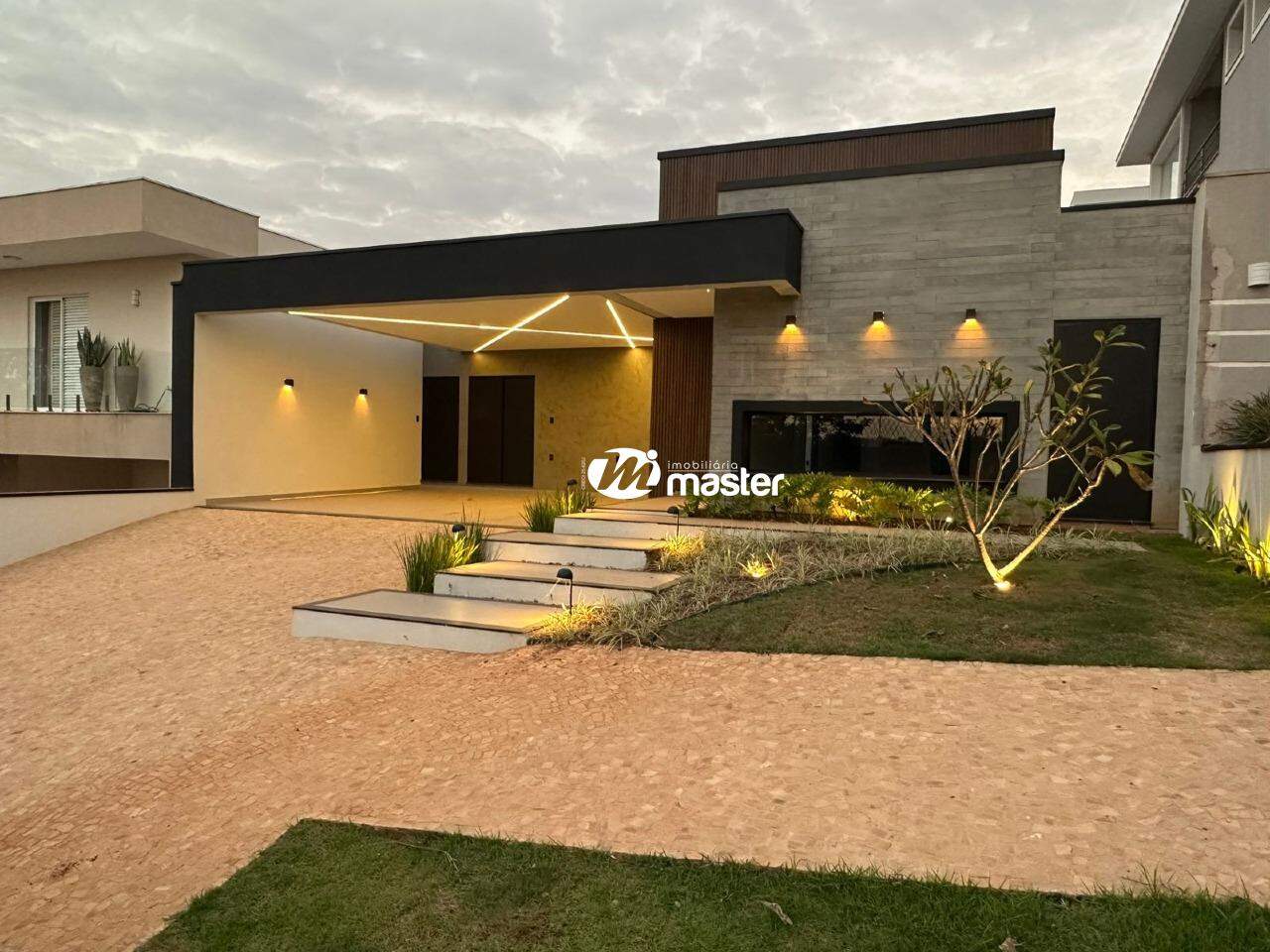 Casa em Condominio à venda no Jardim do Horto: Fachada