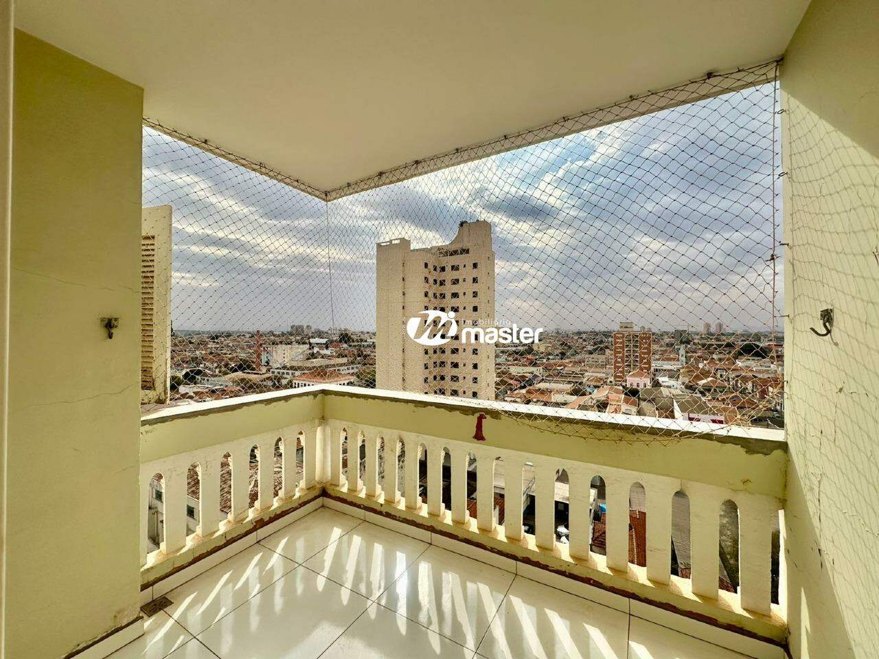 Apartamento à venda no Zona Central: Sacada