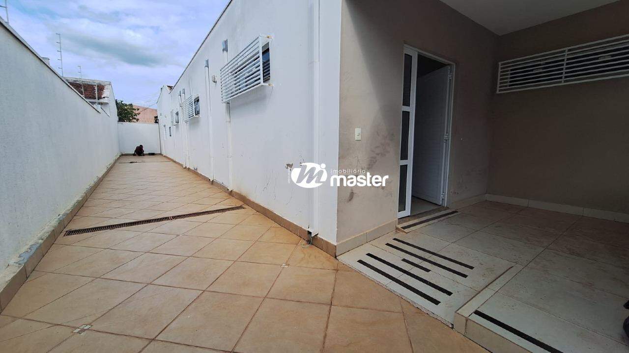 Casa comercial à venda no Zona Central: 