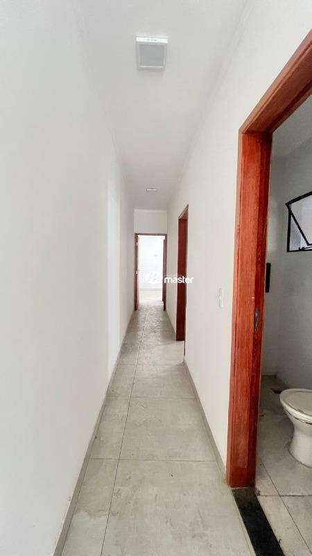 Casa à venda no Jardim Centenário: Corredor interno