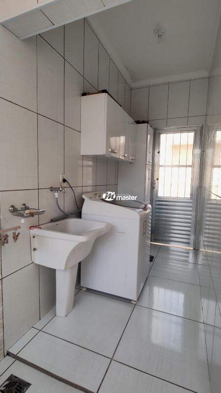 Casa à venda no Jardim Dona Regina Picelli: Área de serviço - Vista ll