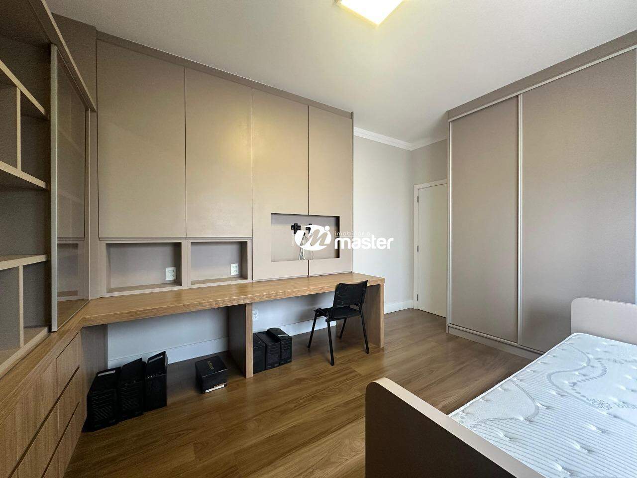 Casa em Condominio à venda no Jardim Conduta: Suite II