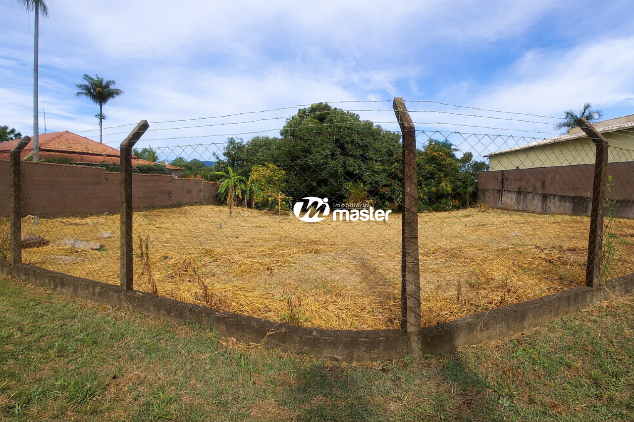 Terreno à venda no Núcleo Urbano Lageado Portal dos Nobres: 