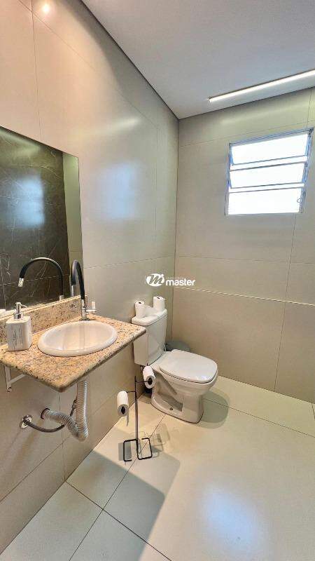 Sala comercial para aluguel no Zona Central: Banheiro masculino coletivo