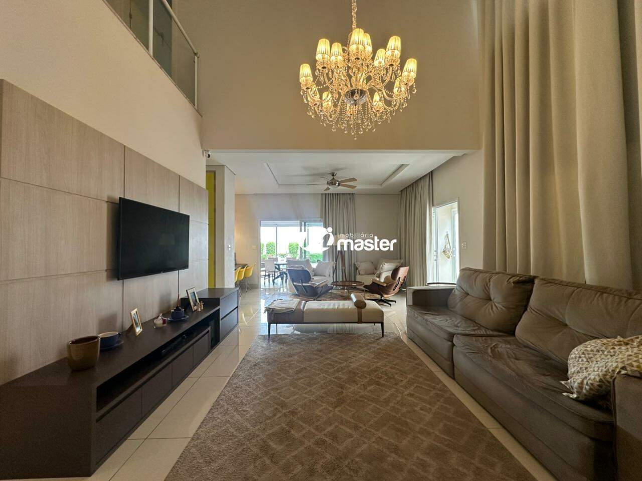 Casa em Condominio à venda no Jardim do Horto: Sala de TV