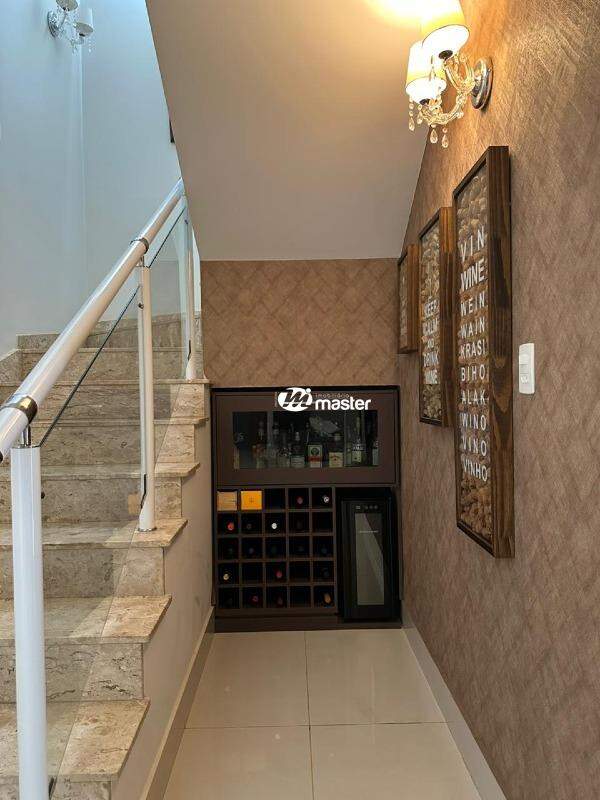 Casa em Condominio à venda no Jardim do Horto: Adega