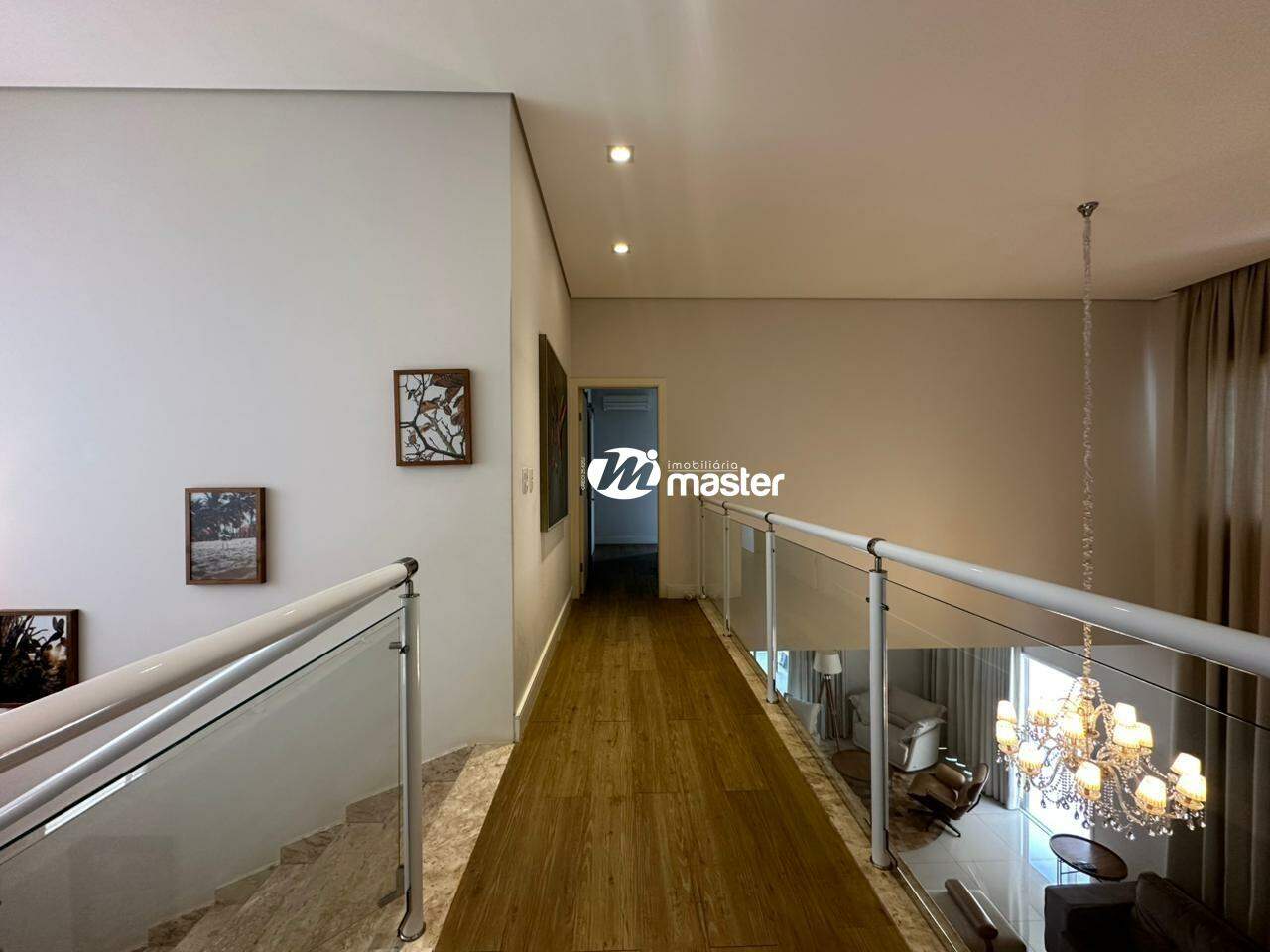 Casa em Condominio à venda no Jardim do Horto: Hall para os quartos
