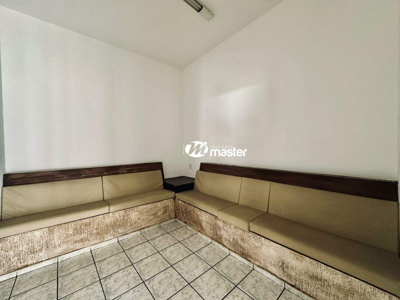 Casa comercial para aluguel no Saúde: sala espera