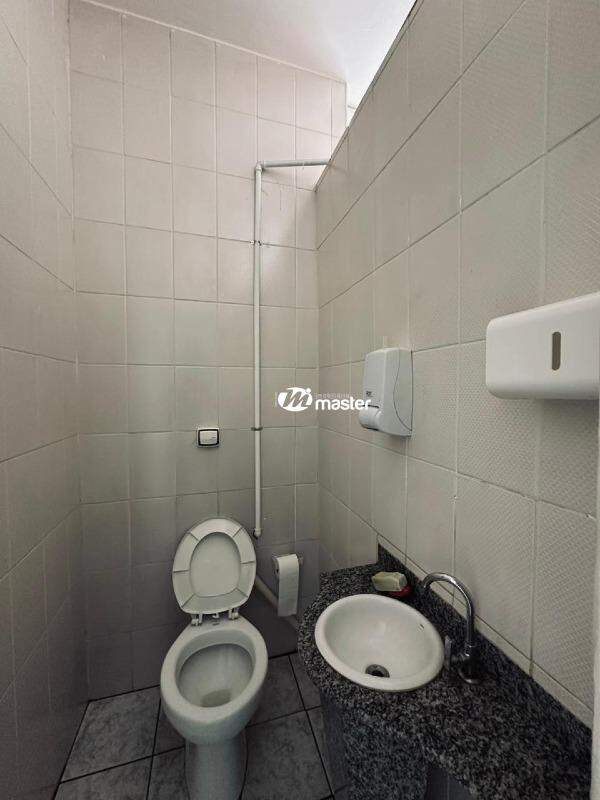 Casa comercial para aluguel no Saúde: banheiro masculino