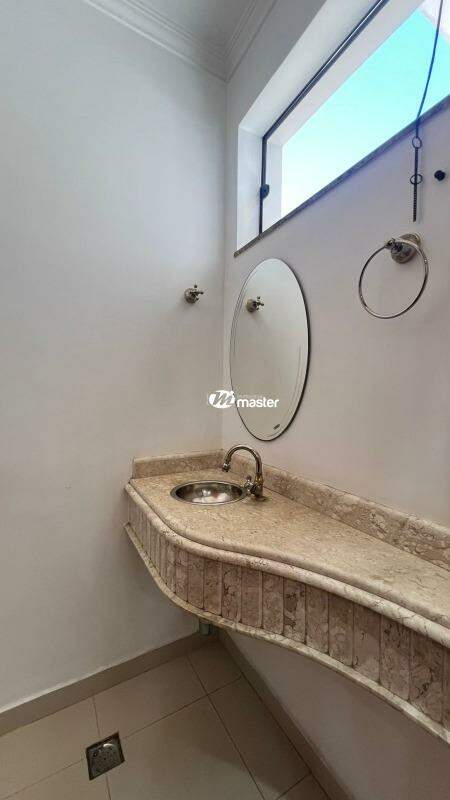 Casa para aluguel no Zona Central: Lavabo