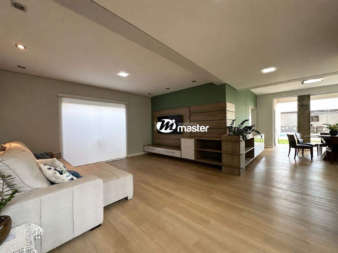 Casa em Condominio à venda no Jardim do Horto: Sala de TV