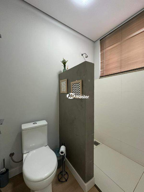 Casa em Condominio à venda no Jardim do Horto: Banheiro social
