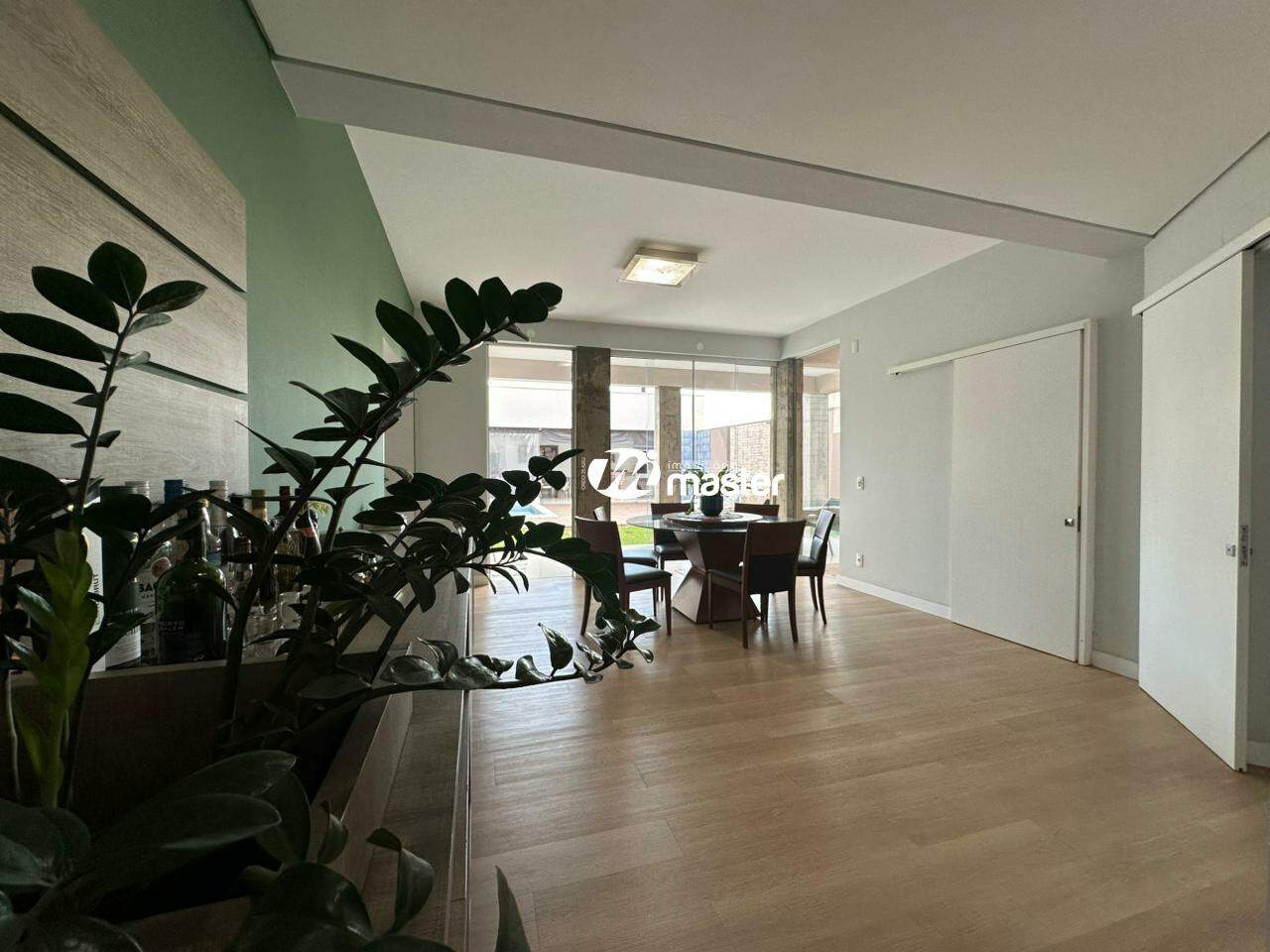 Casa em Condominio à venda no Jardim do Horto: Sala de jantar