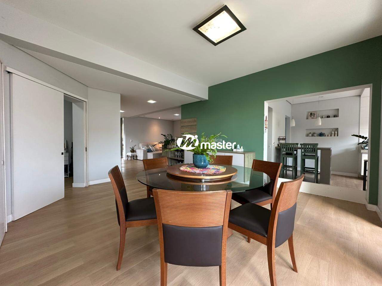 Casa em Condominio à venda no Jardim do Horto: Sala de jantar