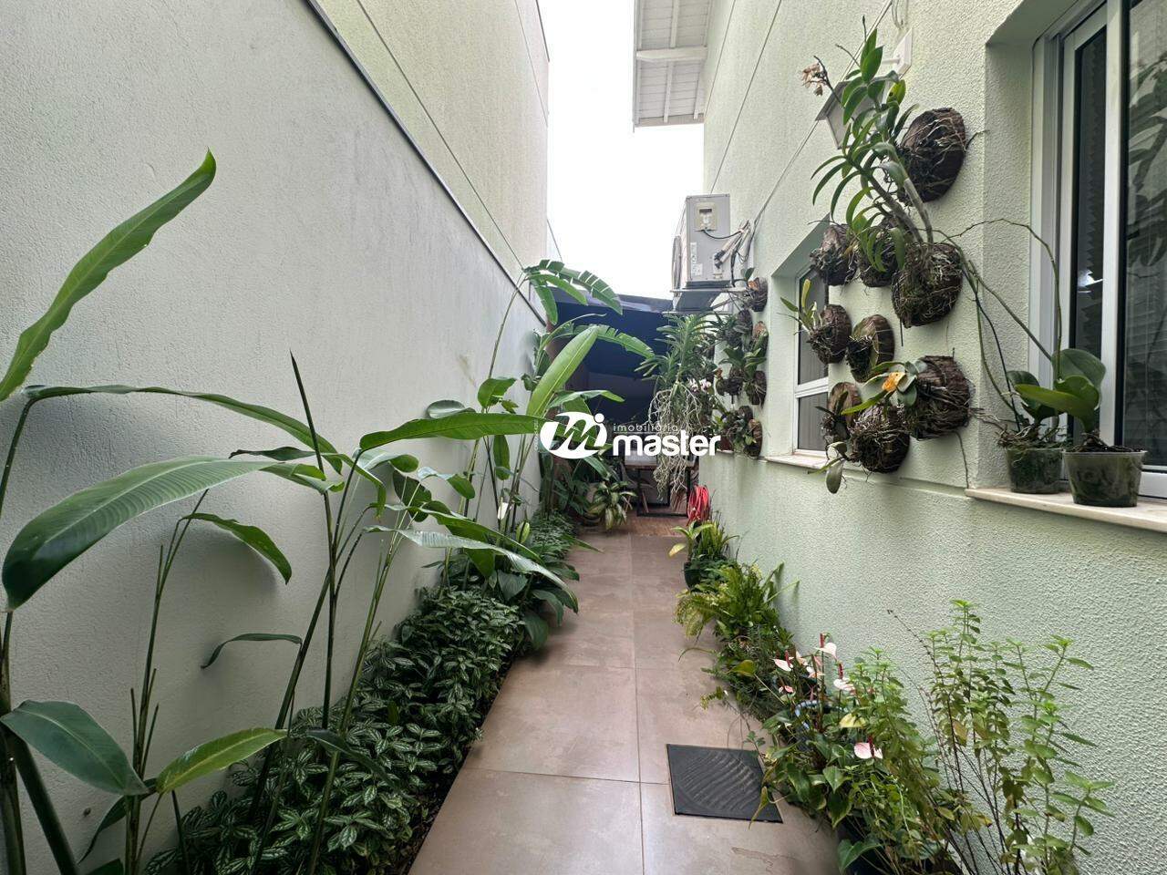 Casa em Condominio à venda no Jardim Residencial das Palmeiras: Corredor externo