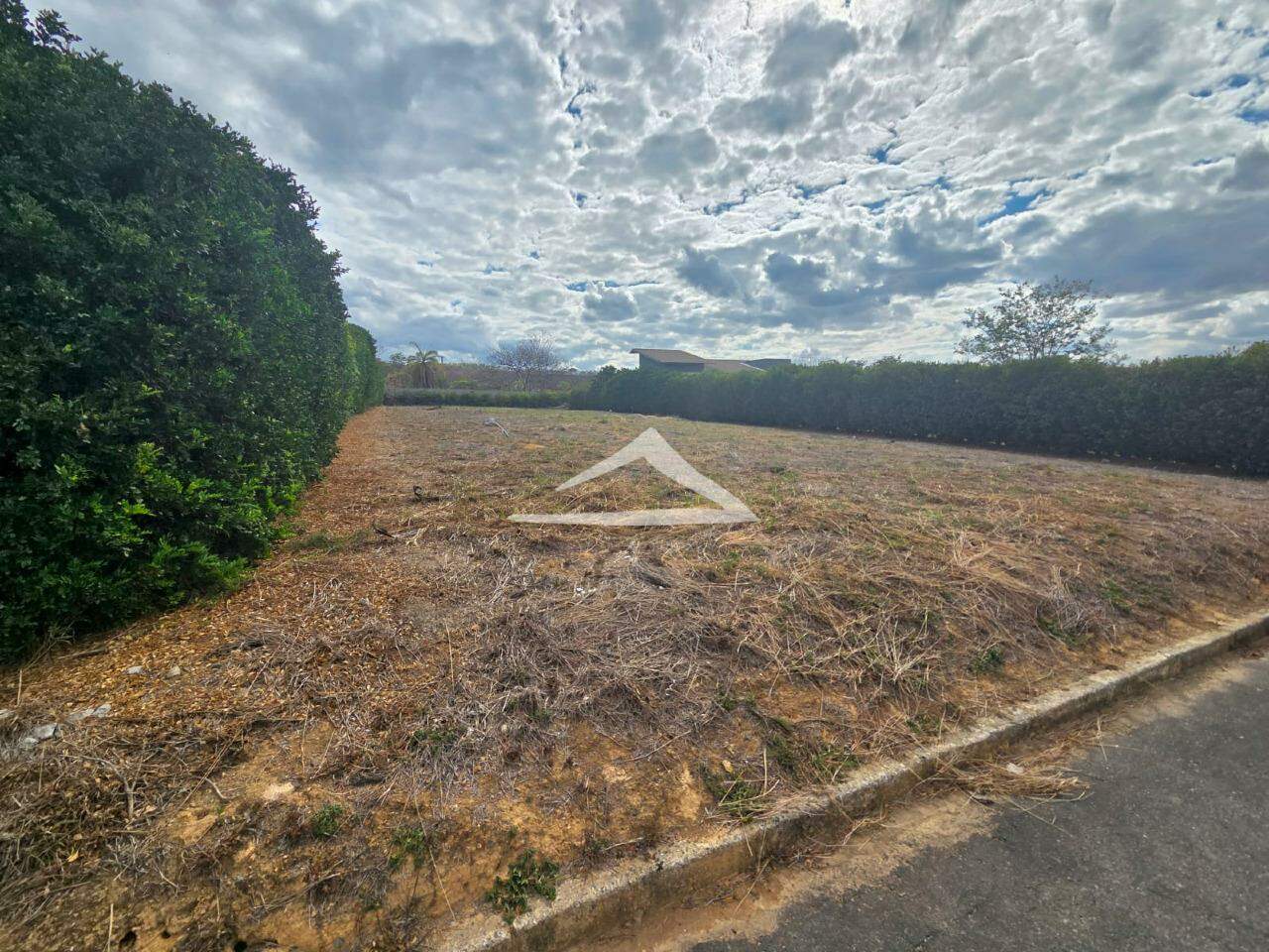 Lote em condomínio à venda no CONDOMINIO LAGOS DO MOINHO: 