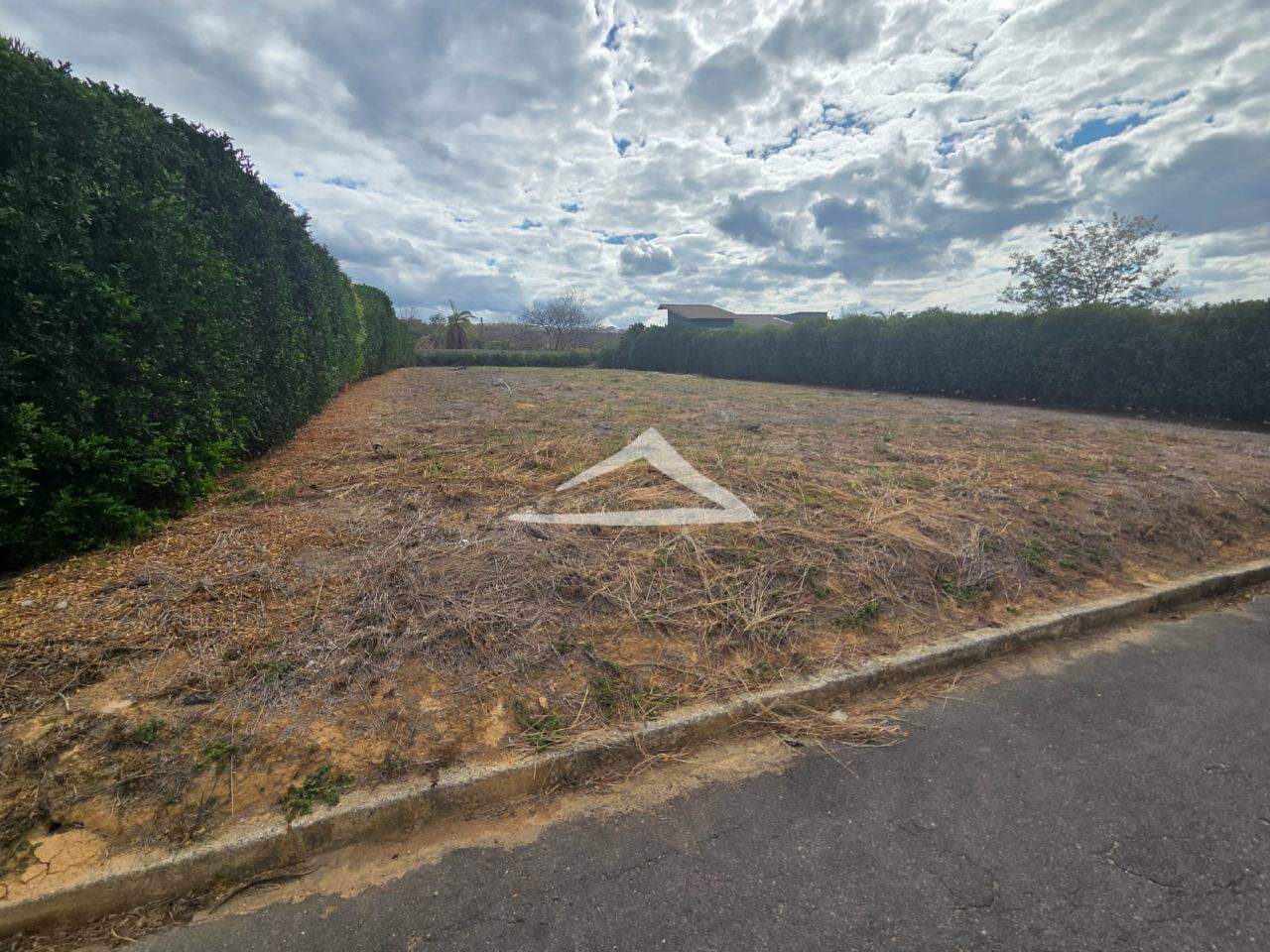 Lote em condomínio à venda no CONDOMINIO LAGOS DO MOINHO: 