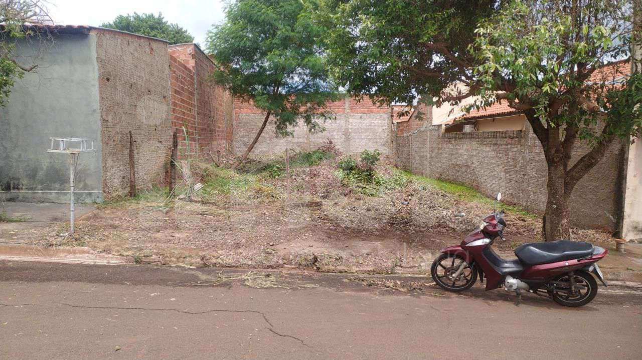 Terreno à venda no Jardim Santa Cecília: 