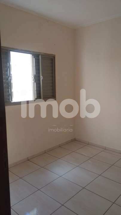 Casa Térrea à venda no Benfica: 