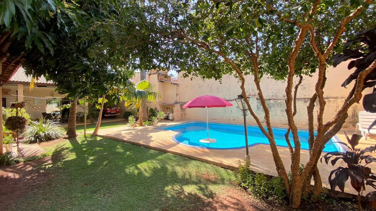 Casa à venda no Centro: 