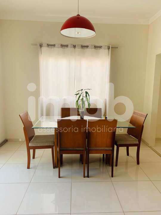 Casa à venda no Centro: 