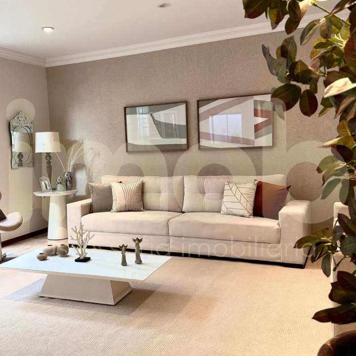 Casa Sobrado à venda no Piscina: 