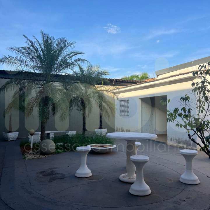 Casa Térrea à venda no Centro: 