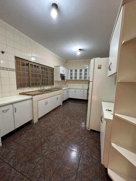 Casa Sobrado à venda no Piscina: 