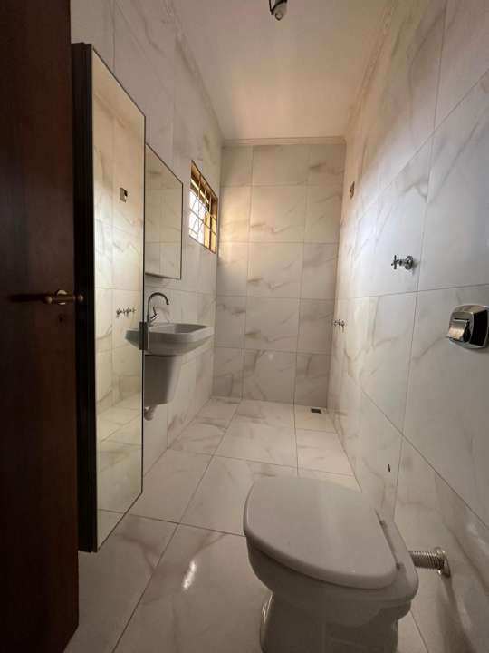 Casa Sobrado à venda no Piscina: 