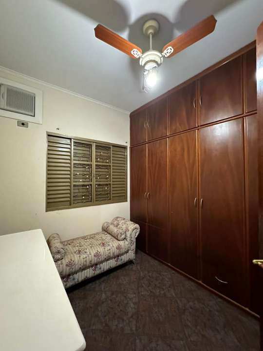 Casa Sobrado à venda no Piscina: 