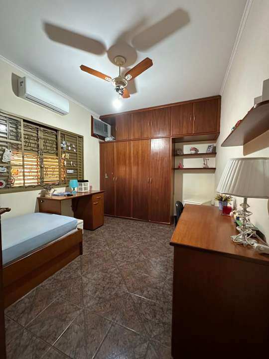 Casa Sobrado à venda no Piscina: 