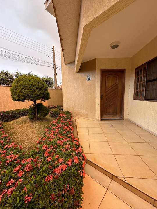 Casa Sobrado à venda no Piscina: 