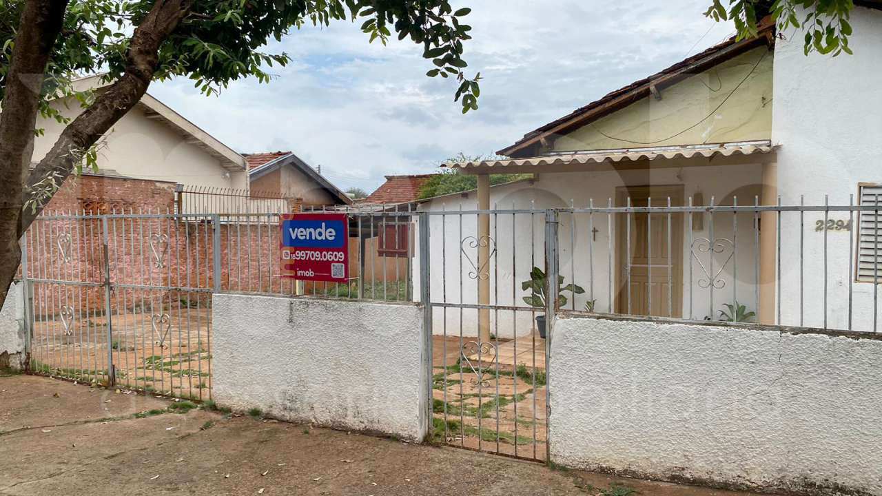 Casa Térrea à venda no Benfica: 
