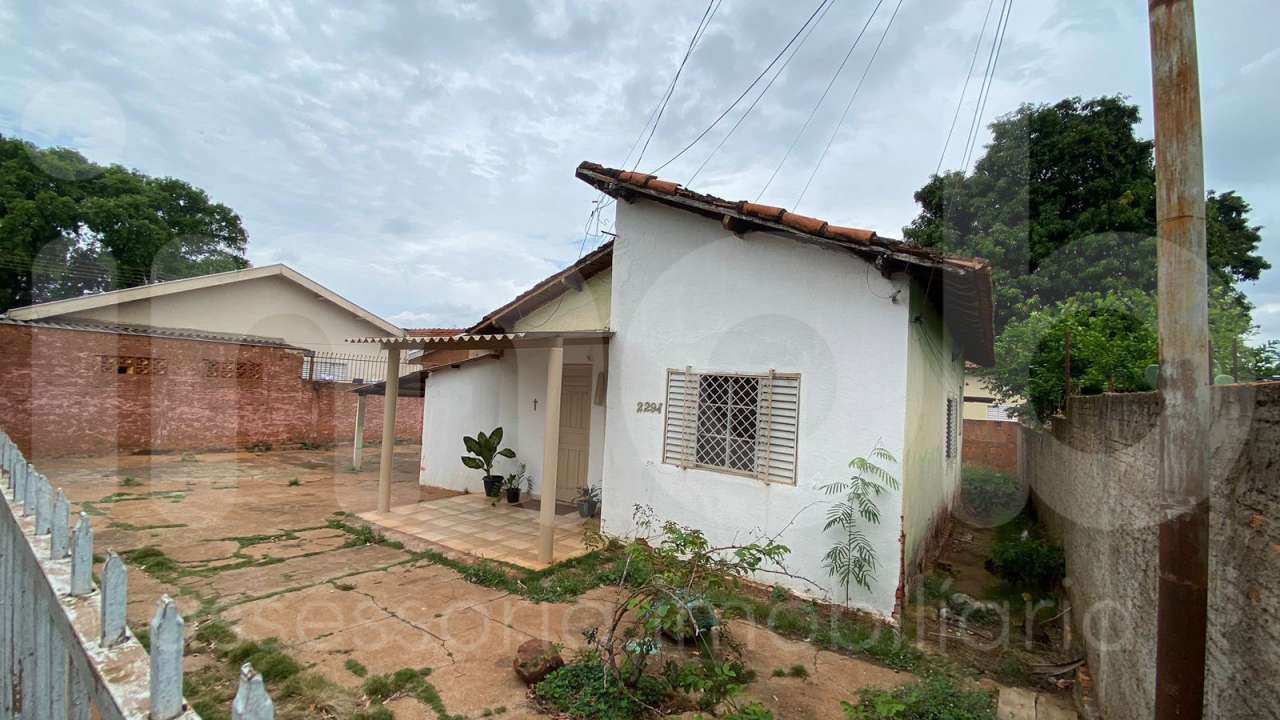 Casa Térrea à venda no Benfica: 