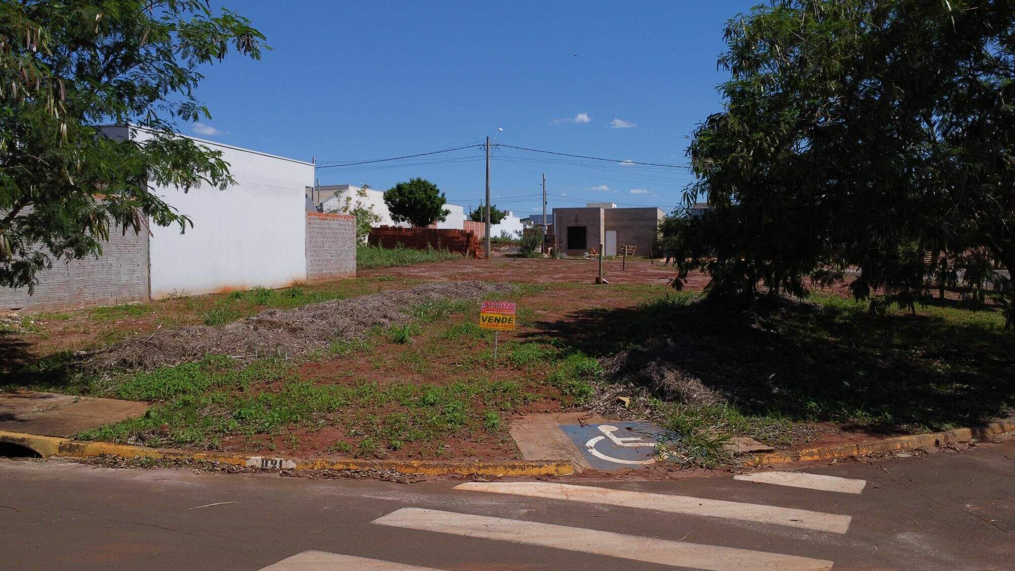 Terreno à venda no Jardim Tainá: 