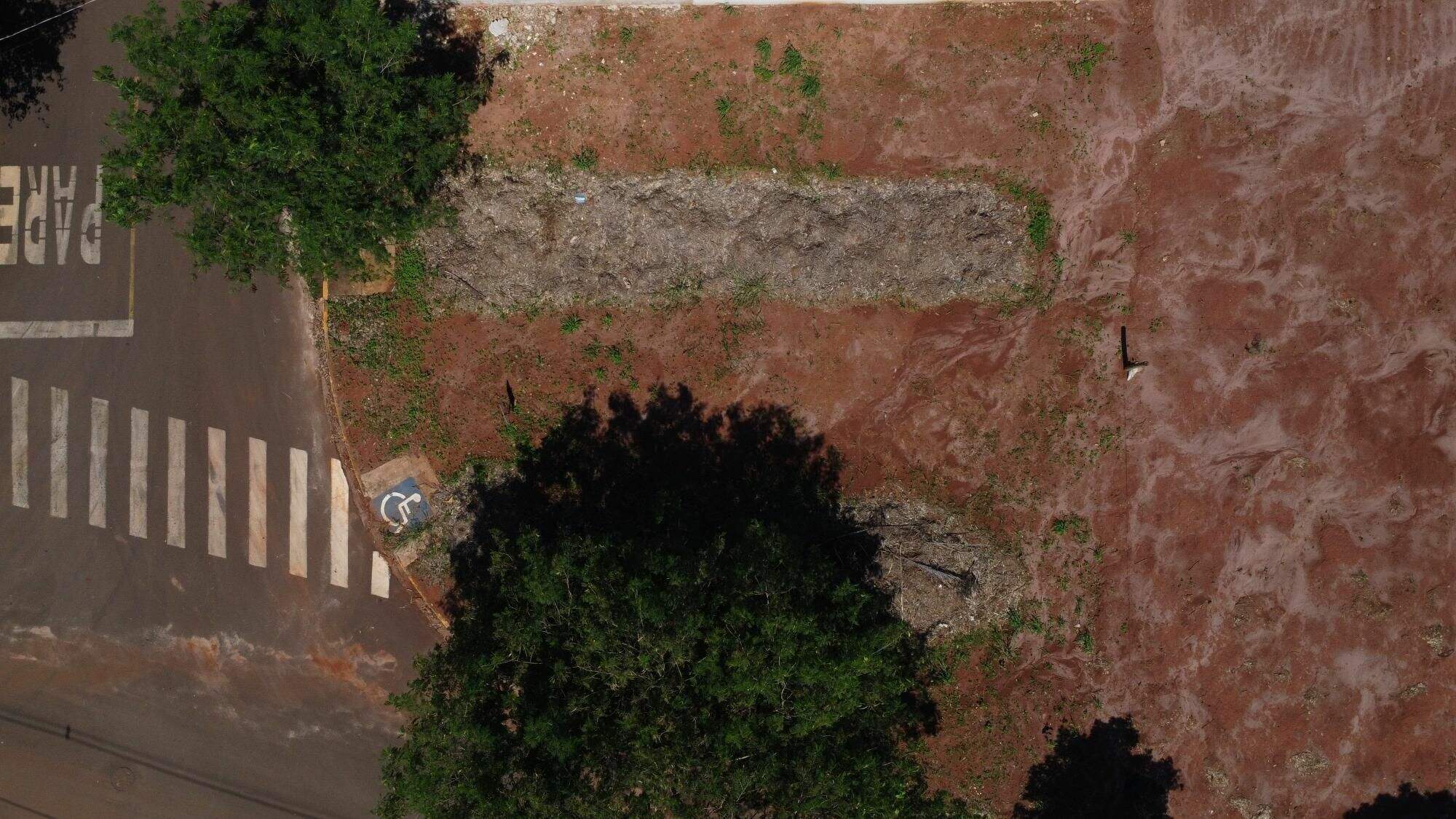 Terreno à venda no Jardim Tainá: 