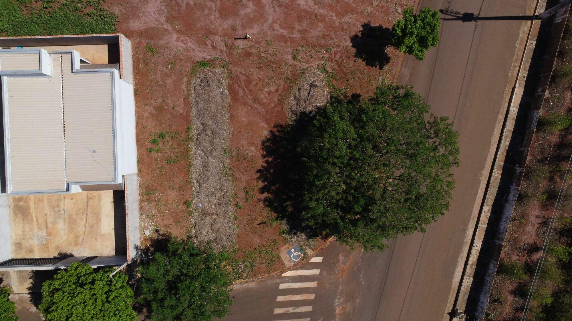 Terreno à venda no Jardim Tainá: 