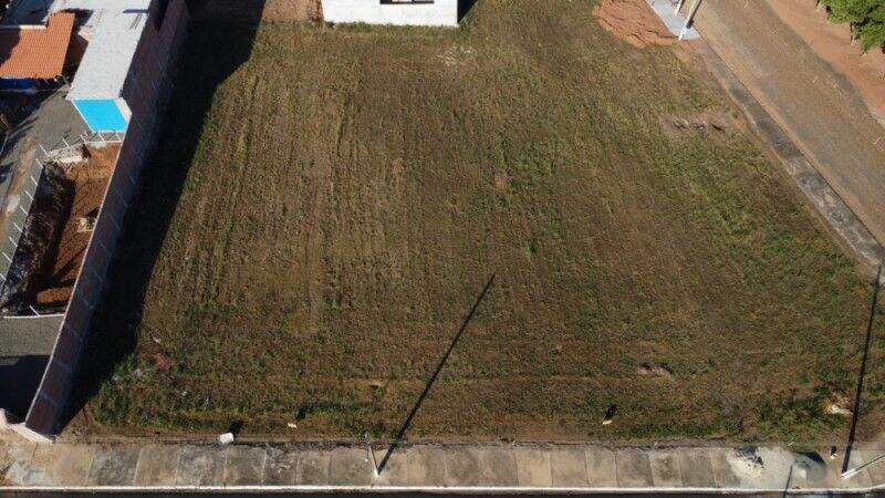 Terreno à venda no Rio da Onça: 
