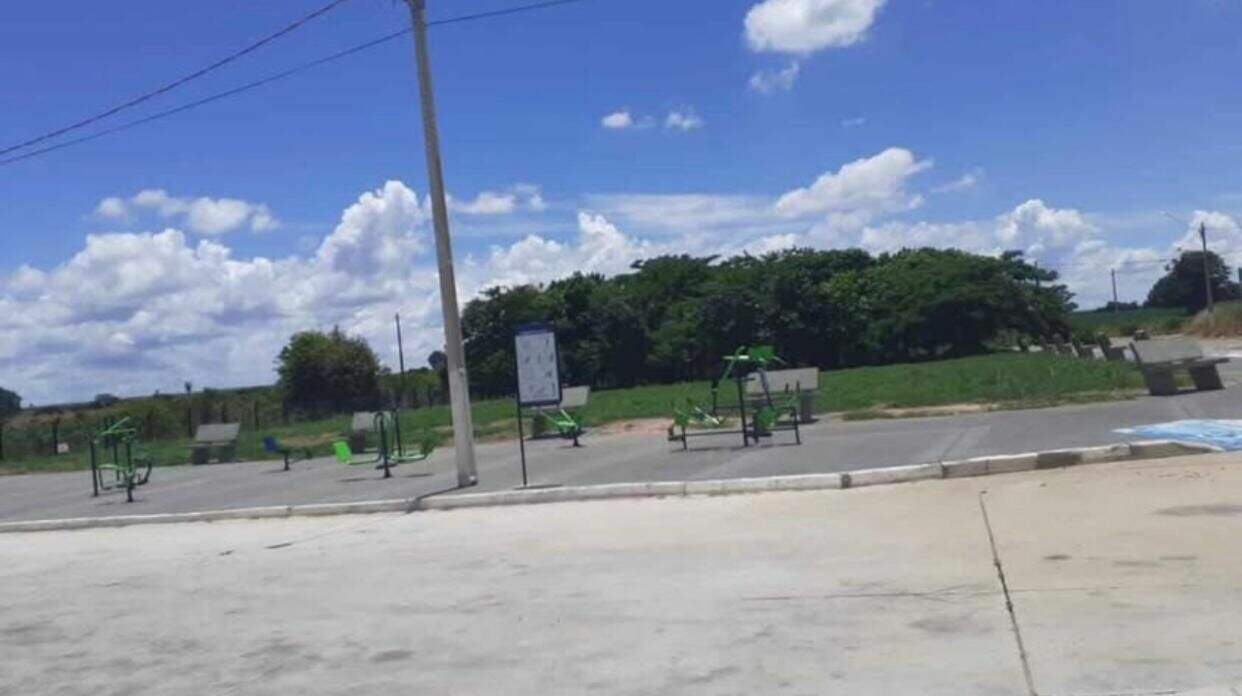 Terreno à venda no Residencial e Comercial Pôr do Sol: 