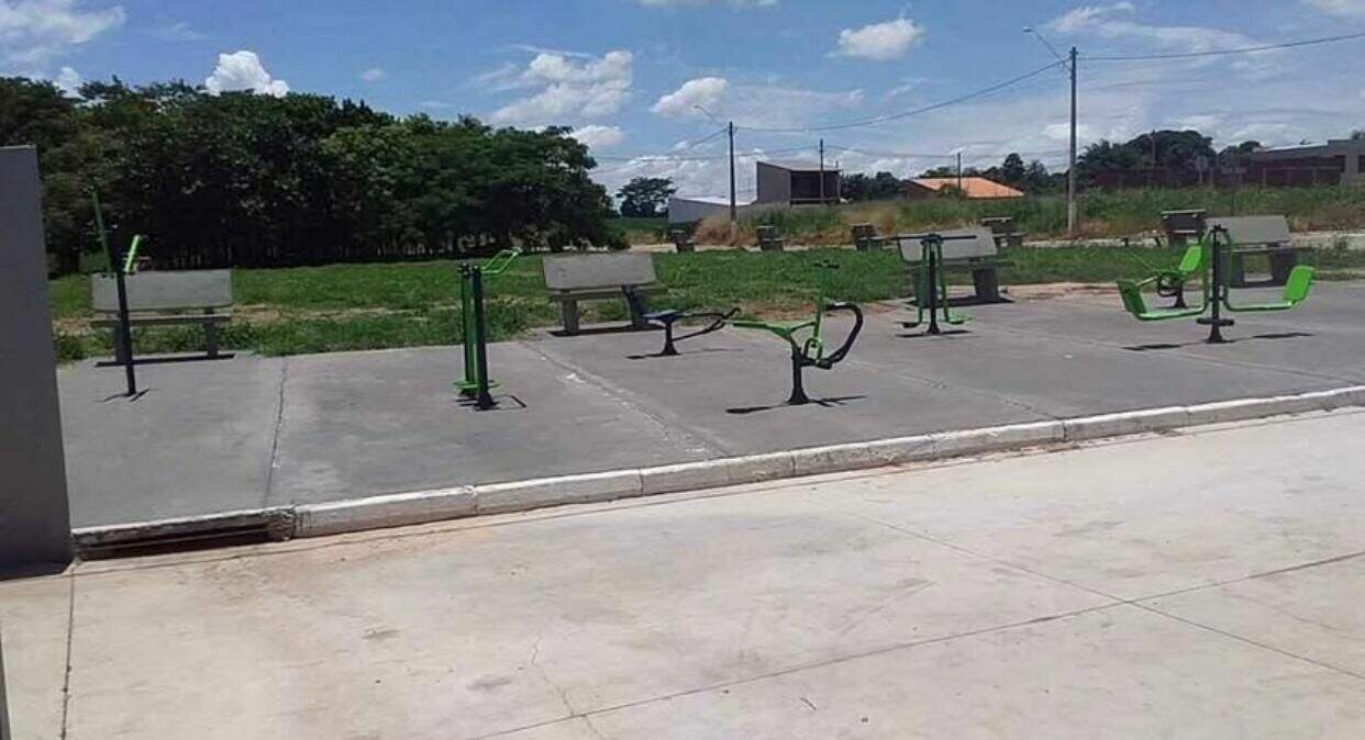 Terreno à venda no Residencial e Comercial Pôr do Sol: 