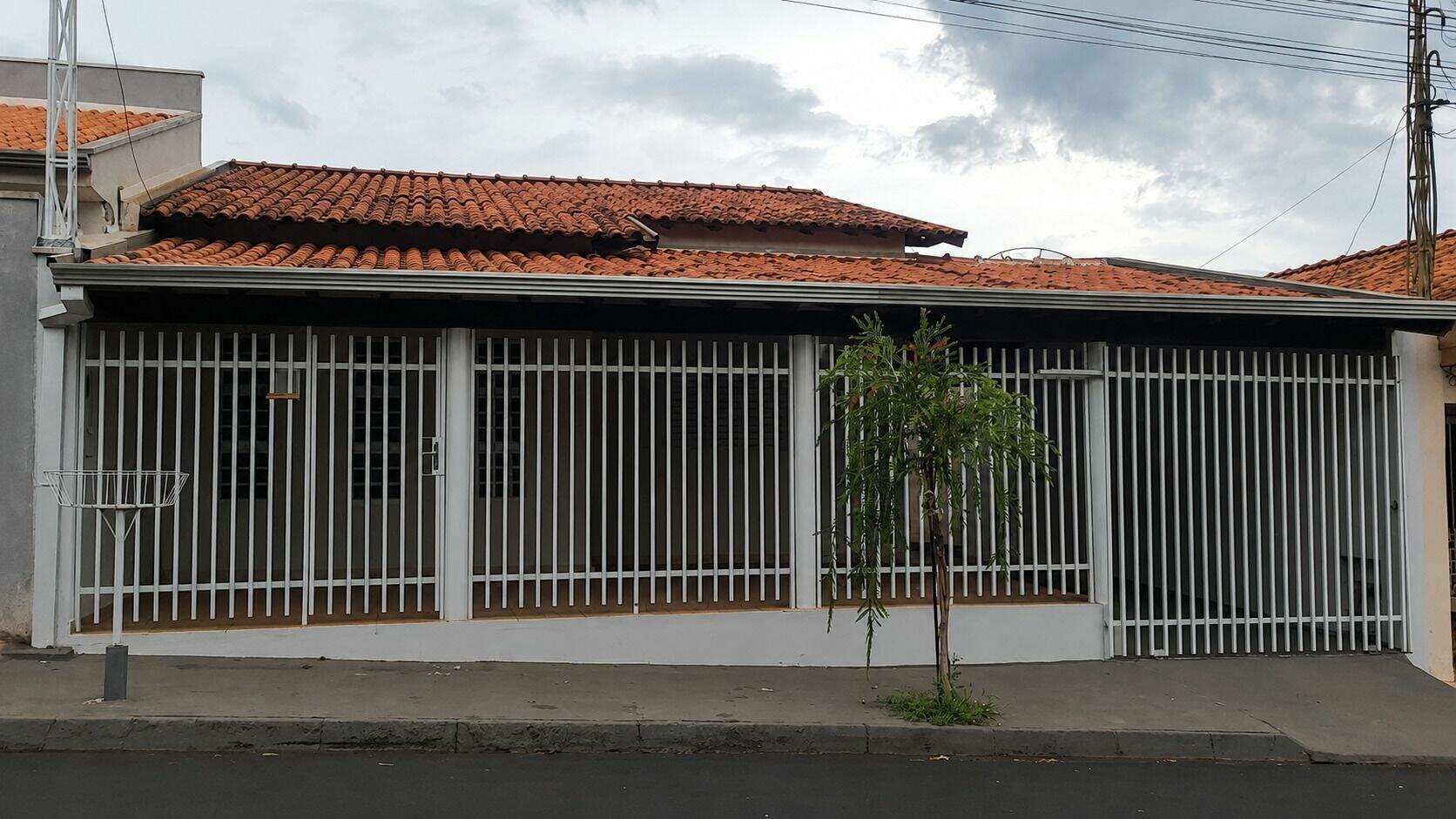 Casa para aluguel no Jardim Alto do Ouro Verde: 