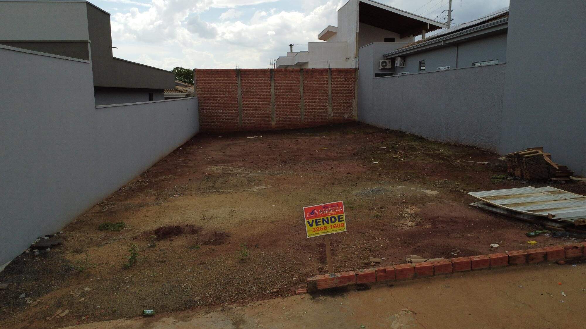 Terreno à venda no Jardim Veneza: 