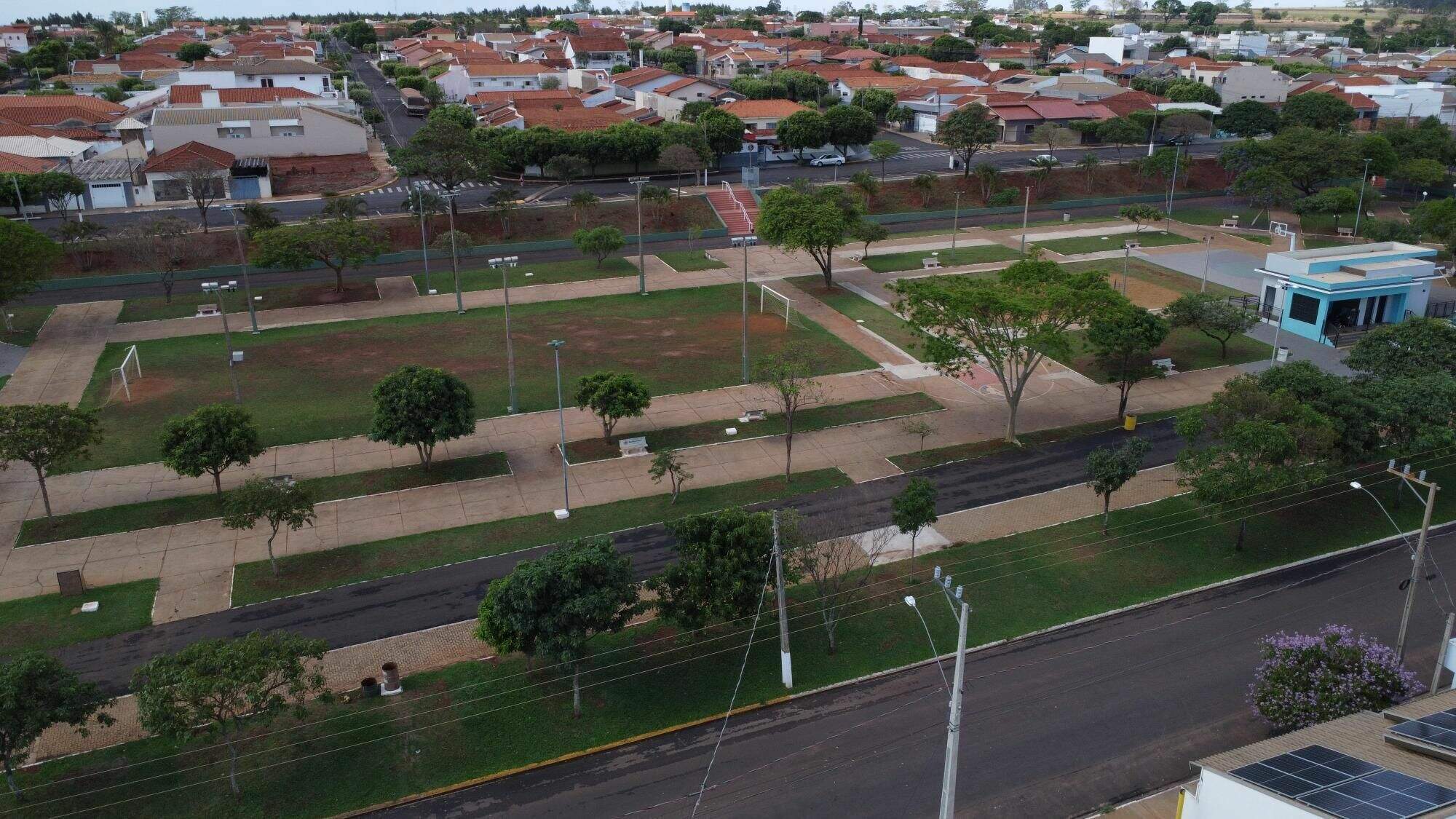 Terreno à venda no Jardim Veneza: 