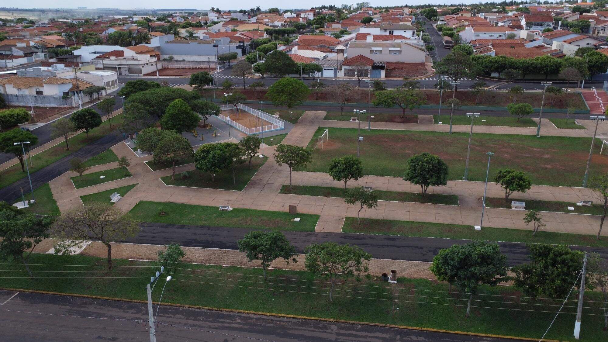 Terreno à venda no Jardim Veneza: 