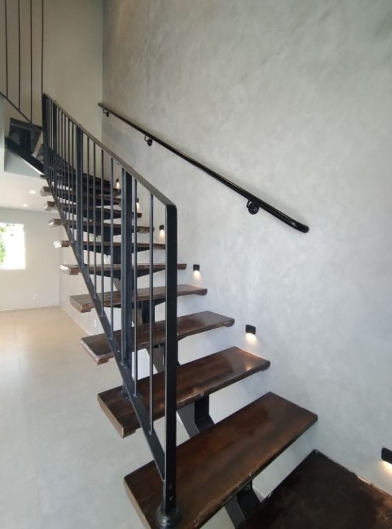 Sobrado à venda no Balneario Tropical: 