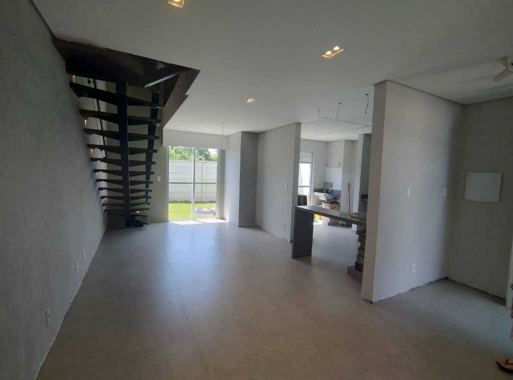 Sobrado à venda no Balneario Tropical: 