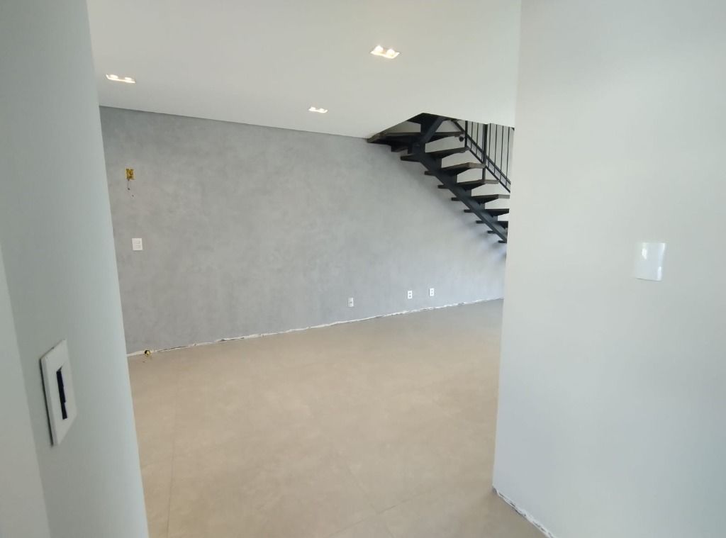 Sobrado à venda no Balneario Tropical: 